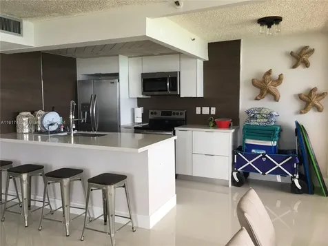 2555 Collins Avenue Miami Beach FL 33140