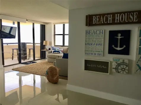 2555 Collins Avenue Miami Beach FL 33140