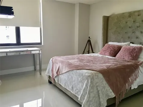 2555 Collins Avenue Miami Beach FL 33140