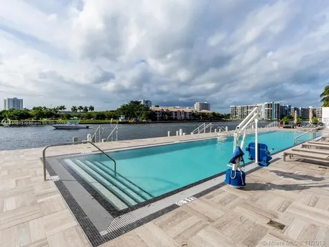 Hollywood FL 33019