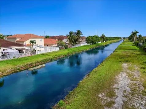 2123 NE 40th Road Homestead FL 33033