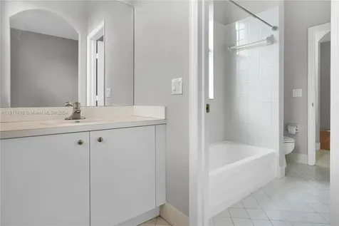 2123 NE 40th Road Homestead FL 33033