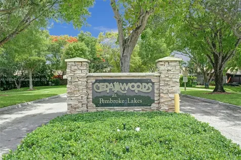 10121 Woodbury Court Pembroke Pines FL 33026