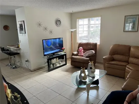 325 NW 72av Unincorporated Dade FL 33126