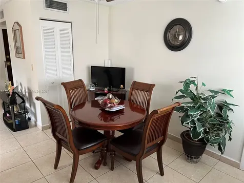 325 NW 72av Unincorporated Dade FL 33126