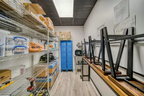 Top Of The Line Fish & Seafood Market With Distribution In Miami Miami FL 33186