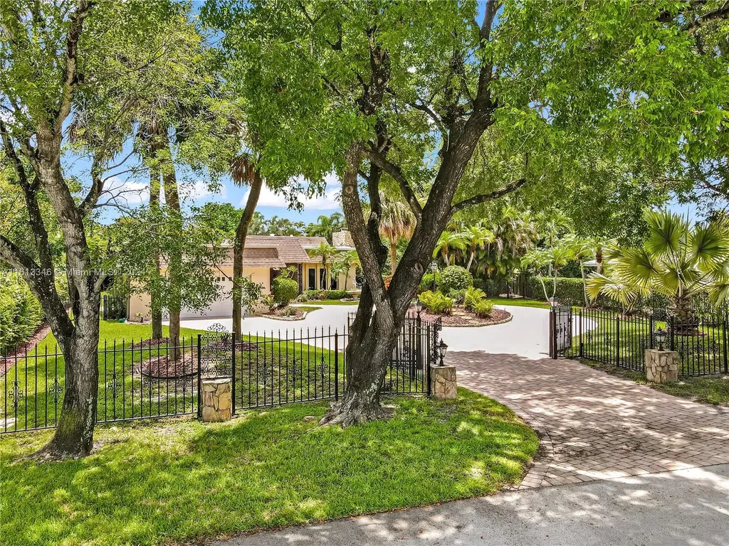 601 S Lake Dasha Drive Plantation FL 33324