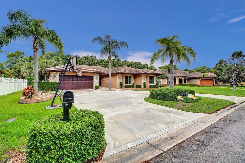 2122 NW 91st Lane Coral Springs FL 33071