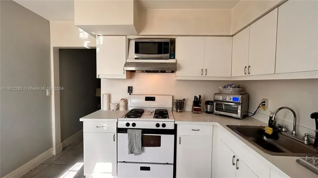 508 SW 10th Street Hallandale Beach FL 33009