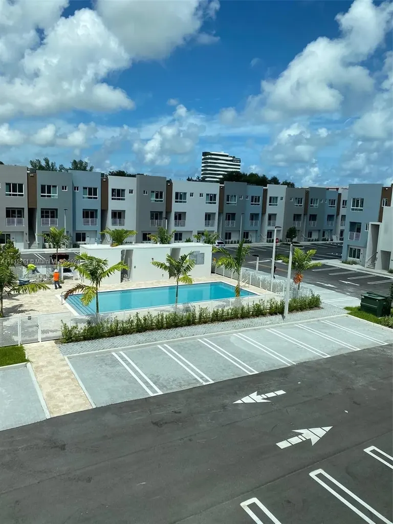 2505 NE 193rd Street Miami FL 33180
