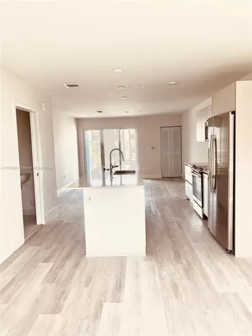 2505 NE 193rd Street Miami FL 33180
