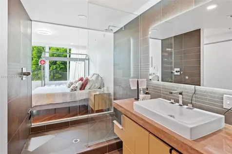 2155 Washington Court Miami Beach FL 33139
