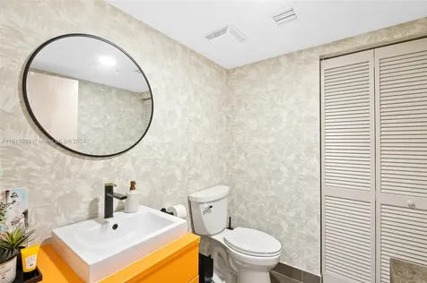 2155 Washington Court Miami Beach FL 33139