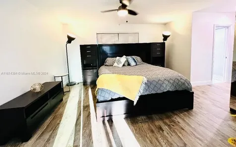 4720 Jefferson Street Hollywood FL 33021