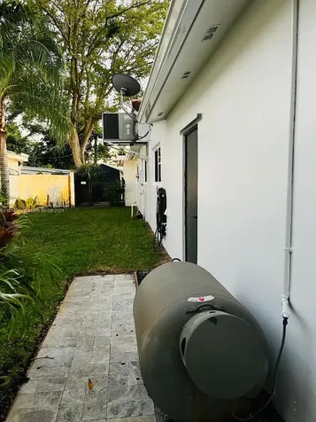 4720 Jefferson Street Hollywood FL 33021