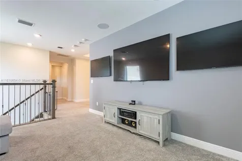 8555 E Baypoint Circle Parkland FL 33076