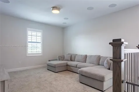 8555 E Baypoint Circle Parkland FL 33076