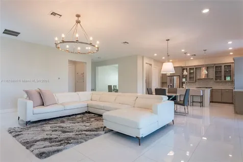 8555 E Baypoint Circle Parkland FL 33076