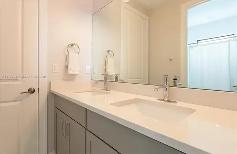 8555 E Baypoint Circle Parkland FL 33076