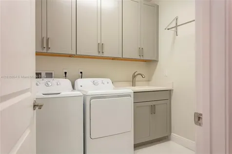 8555 E Baypoint Circle Parkland FL 33076