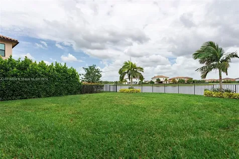 8555 E Baypoint Circle Parkland FL 33076