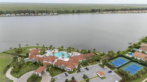 8555 E Baypoint Circle Parkland FL 33076