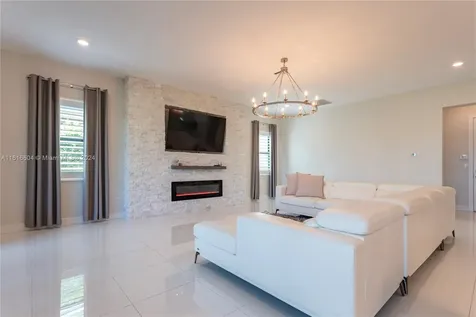 8555 E Baypoint Circle Parkland FL 33076