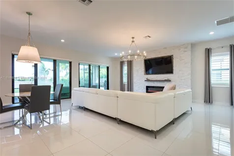 8555 E Baypoint Circle Parkland FL 33076