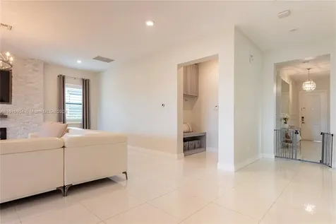 8555 E Baypoint Circle Parkland FL 33076