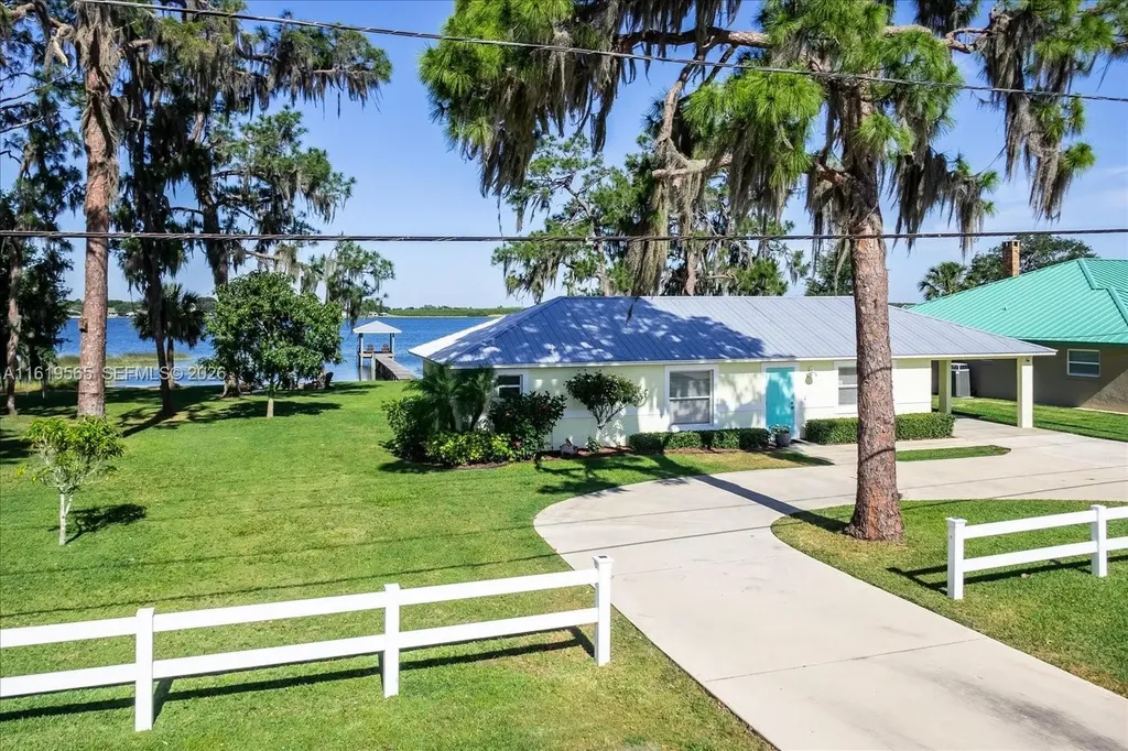 924 Lake Drive E Lake Placid FL 33852