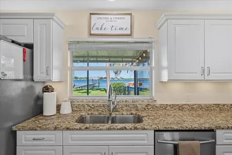 924 Lake Drive E Lake Placid FL 33852