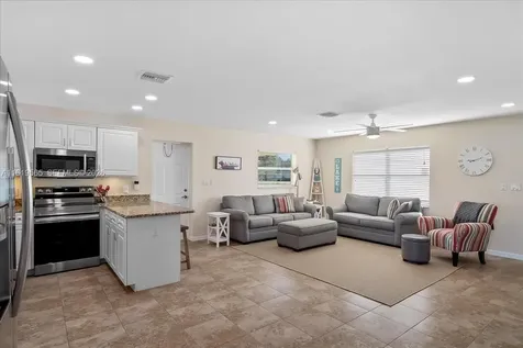 924 Lake Drive E Lake Placid FL 33852