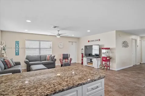 924 Lake Drive E Lake Placid FL 33852