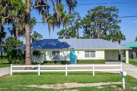 924 Lake Drive E Lake Placid FL 33852