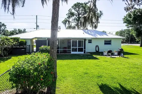924 Lake Drive E Lake Placid FL 33852