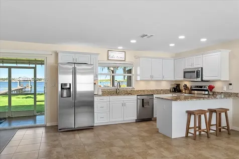 924 Lake Drive E Lake Placid FL 33852