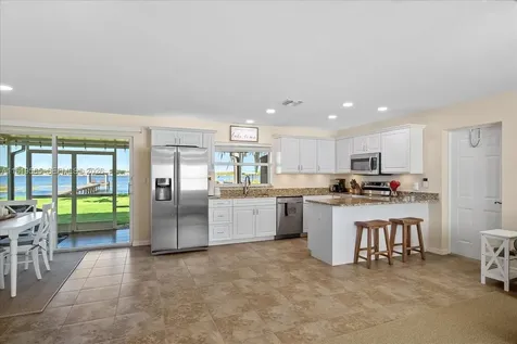 924 Lake Drive E Lake Placid FL 33852