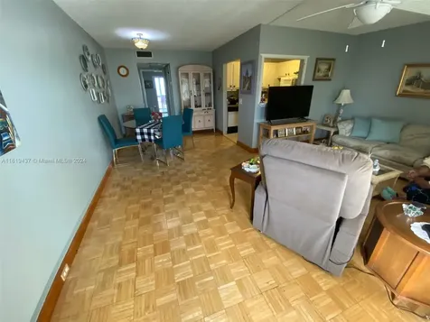 430 Southampton B West Palm Beach FL 33417