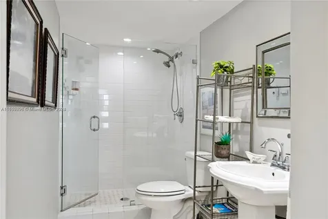 5401 Collins Avenue Miami Beach FL 33140