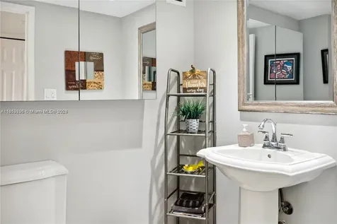 5401 Collins Avenue Miami Beach FL 33140