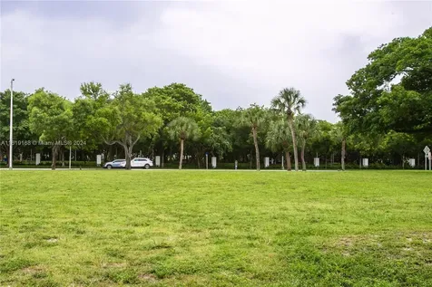8233 Harding Avenue Miami Beach FL 33141