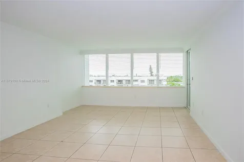 8233 Harding Avenue Miami Beach FL 33141