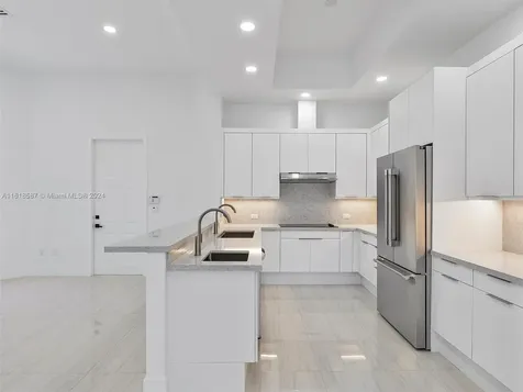21301 NE 38th Avenue Aventura FL 33180