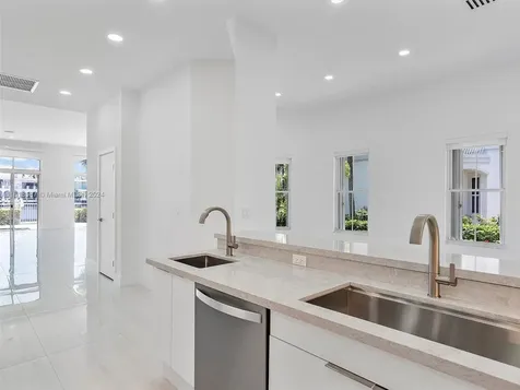 21301 NE 38th Avenue Aventura FL 33180