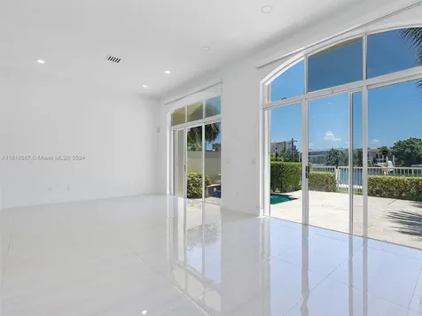 21301 NE 38th Avenue Aventura FL 33180