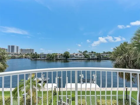 21301 NE 38th Avenue Aventura FL 33180