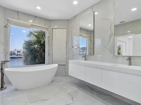 21301 NE 38th Avenue Aventura FL 33180