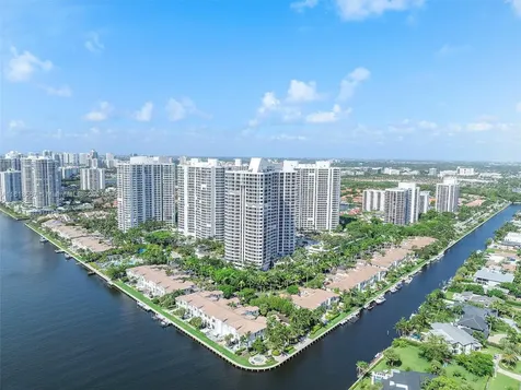 21301 NE 38th Avenue Aventura FL 33180