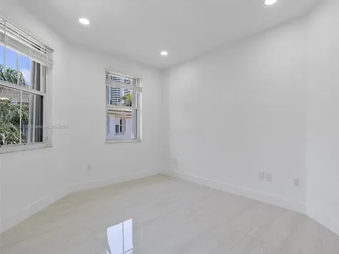 21301 NE 38th Avenue Aventura FL 33180