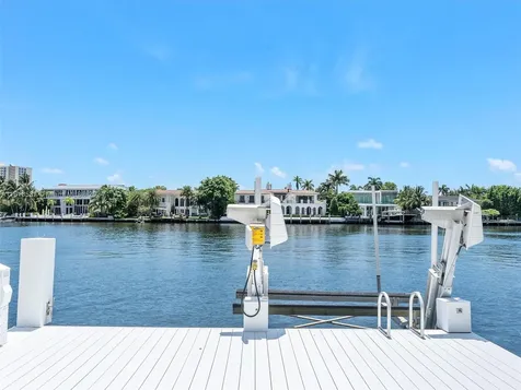 21301 NE 38th Avenue Aventura FL 33180